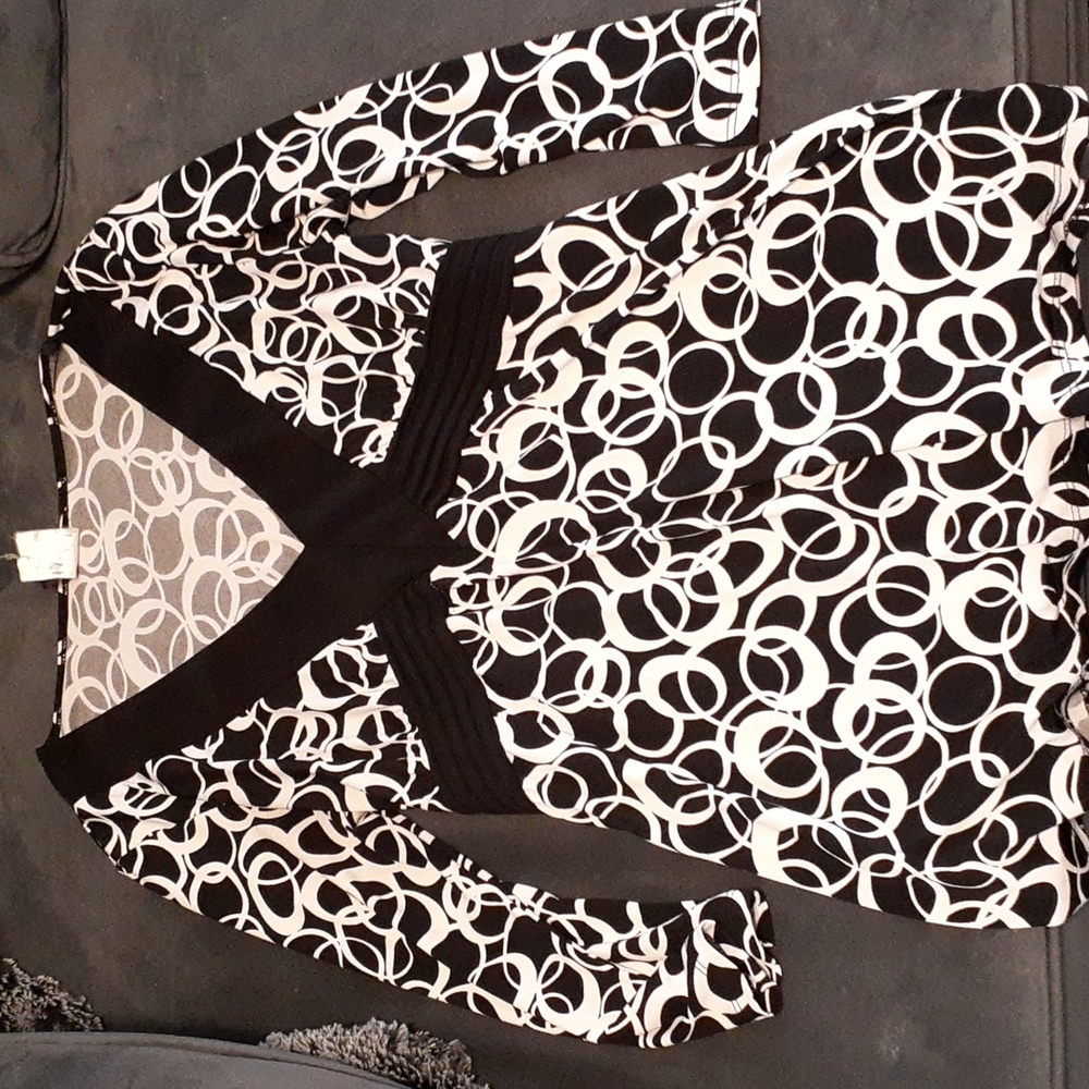 Wrapper ladies L blouse with circles and a tie back